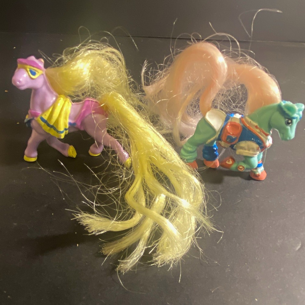 Vintage multi toy corps beach beauty & skippity skate ponies